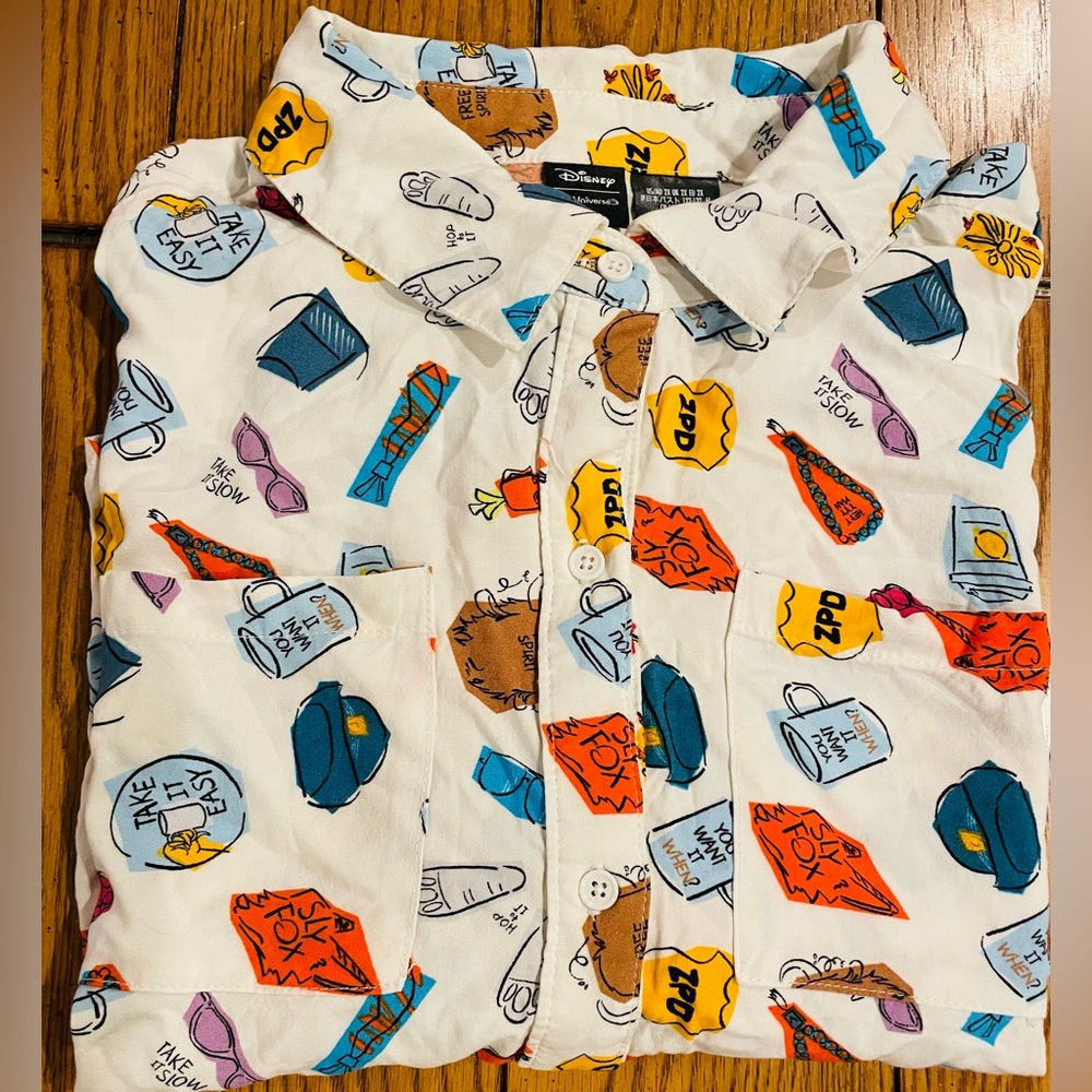 Disney Her Universe Zootopia Short Sleeve Button Down Top, size 2X